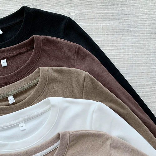 Белый бархатный базовый приятный телу лонгслив, осенний