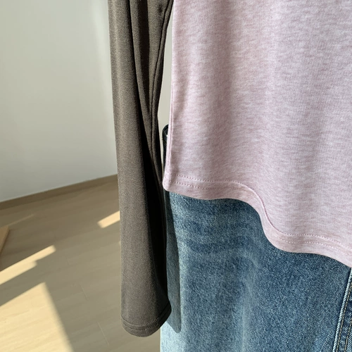 Футболка с сплайсингом с сплайсингом для женщин для женщин для женского тениса и близко подходящей базовой рубашки для снижения возраста, нерегулярная длинно рукави