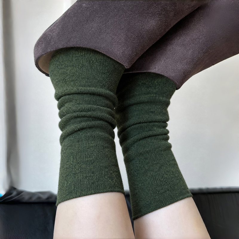 Super Flattering Vintage Olive Green! I Really Love It! It's a Must-Have for Autumn~ Seamless Women's Socks Super Flattering Vintage Olive Green! I Really Love It! It's a Must-Have for Autumn~ Seamless Women's Socks