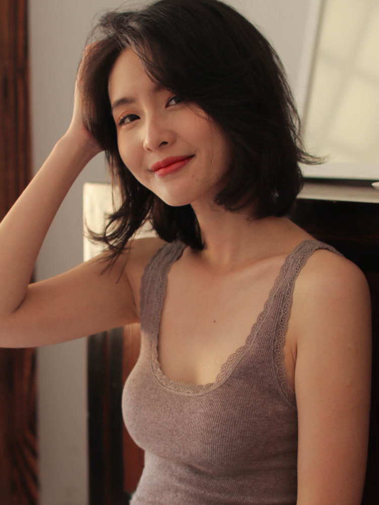 Warm vest women's autumn and winter new products regenerative fine terry velvet large U low collar cotton slim body thin base shirt