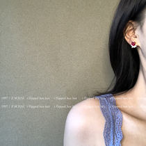 Ifhhhh Although small but hins heart is running away. Sweetheart is quiet and dark red Love earrings