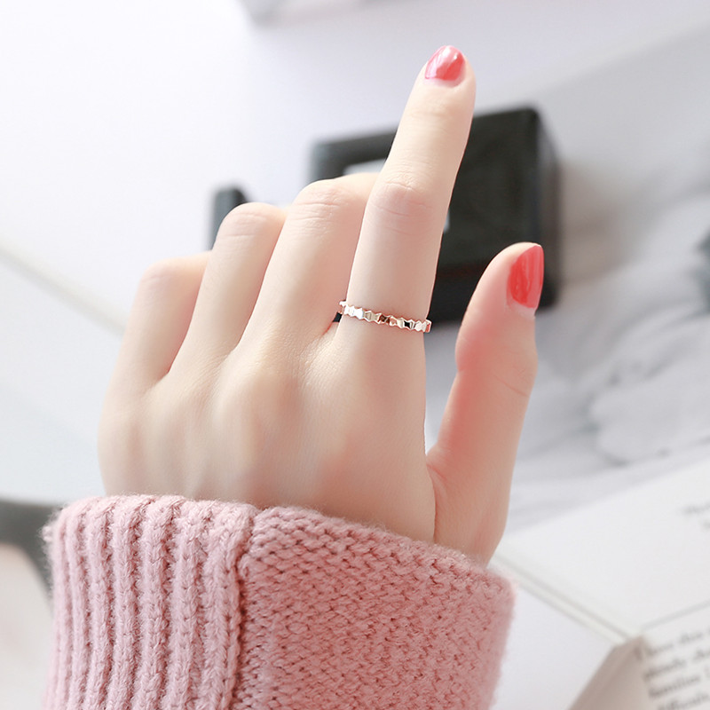 Gió lạnh đơn giản đỏ đỏ 18k vàng hồng thời trang cá tính bằng thép titan ngón trỏ nhẫn Nhật Bản và Hàn Quốc hoang dã rất mỏng nhẫn nữ - Nhẫn nhẫn cưới vàng trắng