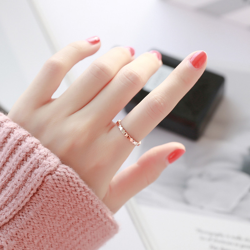 Gió lạnh đơn giản đỏ đỏ 18k vàng hồng thời trang cá tính bằng thép titan ngón trỏ nhẫn Nhật Bản và Hàn Quốc hoang dã rất mỏng nhẫn nữ - Nhẫn nhẫn cưới vàng trắng