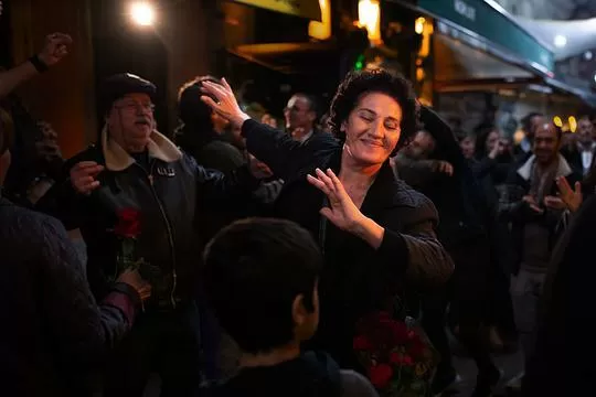 穿行2024剧照3