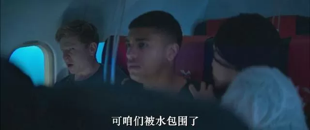 深渊鲨难2024剧照2