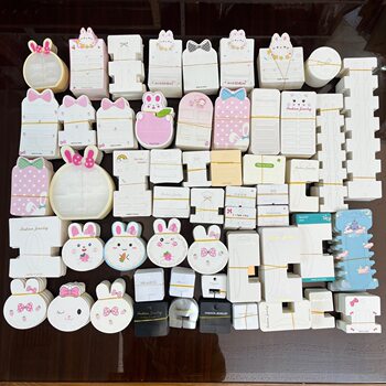 Packaging Cards for Trendy Hair Clips Sold at Street Stalls, Including Large and Small Claw Clips, Shark Clips, and Paper Tags