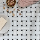 Милан плитка в Италии, маленькая красная книга, чтобы сделать тканую мраморную мозаичную мозаичную каменную плит