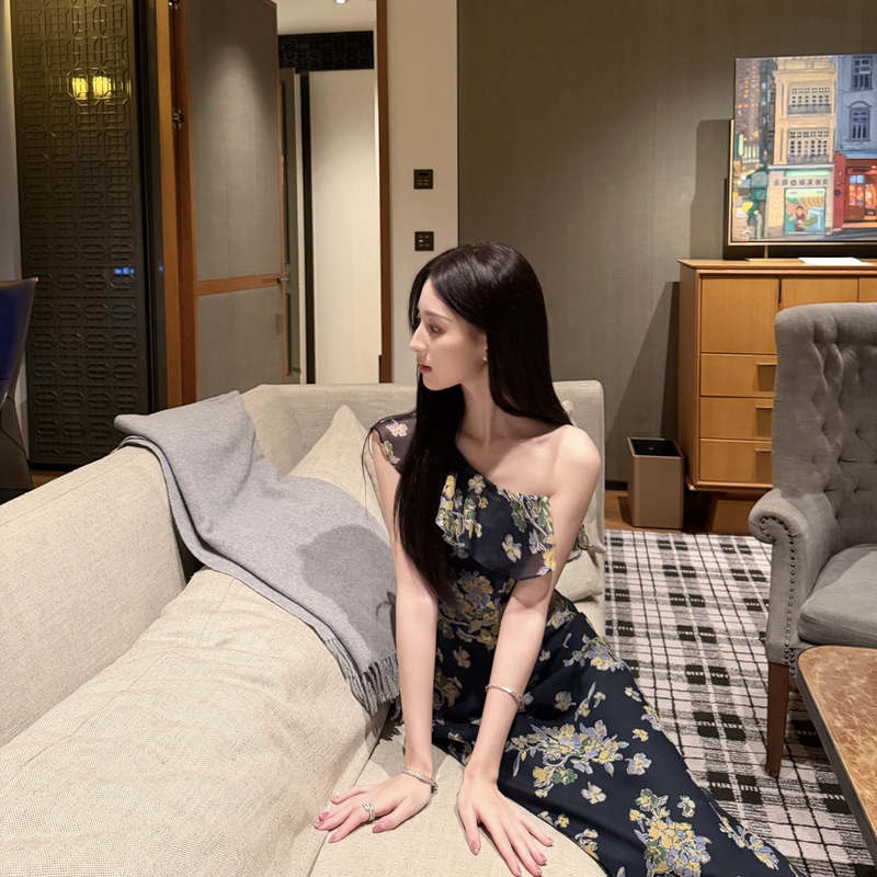 Yss Ye Shuoshuo【Lan Zhi Yu Rao】100% Mulberry Silk One-Shoulder Ruffle Backless Mermaid Dress for Vacation Yss Ye Shuoshuo【Lan Zhi Yu Rao】100% Mulberry Silk One-Shoulder Ruffle Backless Mermaid Dress for Vacation