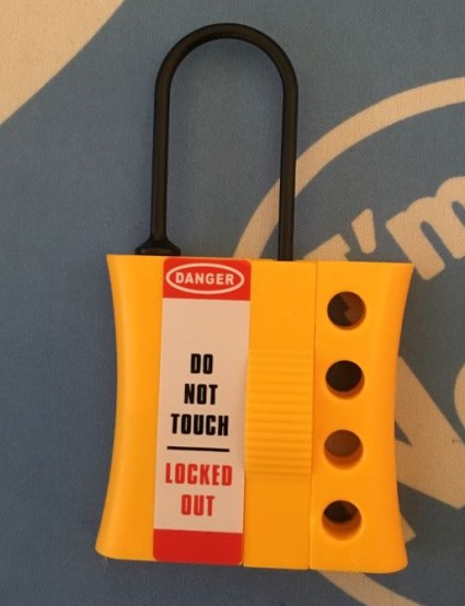 Insulation buckle Four-hole buckle 3mm thin beam Safety buckle Thin can wear 3mm aperture lockout