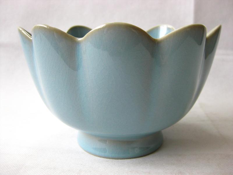 Authentic Ruzhou Ru Kiln three nails Tianqing full glaze large Ru porcelain lotus warm bowl diameter 16 5cm Daffodil basin