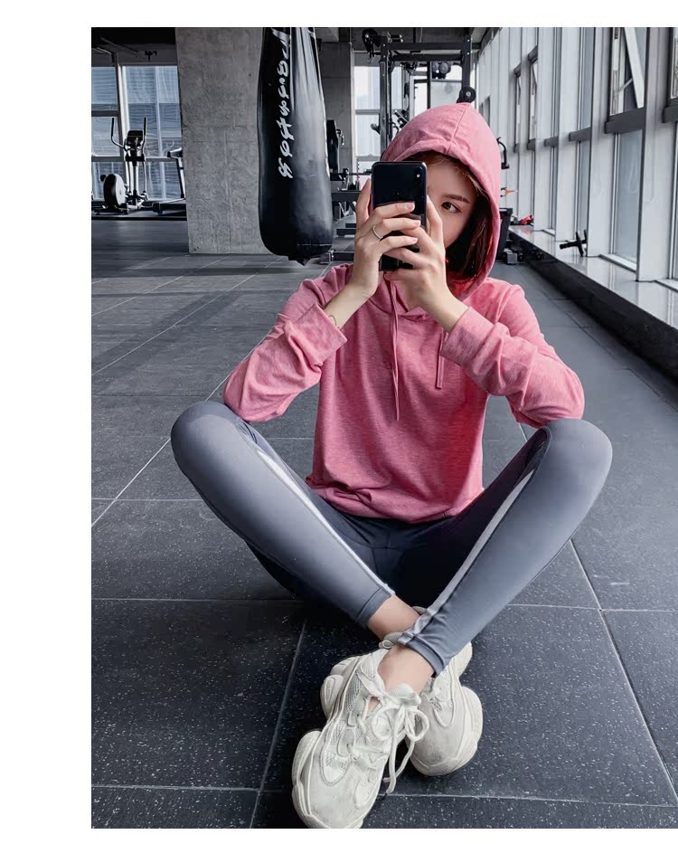 QTS phòng tập thể dục thể thao hàng đầu phụ nữ lỏng lẻo nhanh khô thể thao quần áo yoga dài tay quần áo thể dục chạy áo len trùm đầu - Thể thao lông cừu / jumper áo hoodie nữ form rộng dài