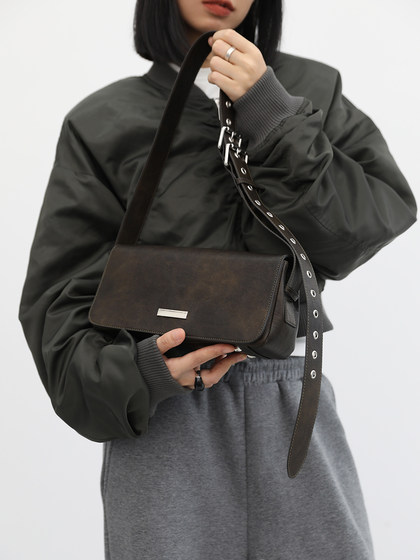 简着 /原创 蒙特朗小银条 茶绿色复古擦色通勤单肩小方包·斜挎包