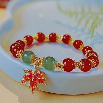 Bracelet gift, retro, douyin bracelet for besties, exquisite temperament, new maple leaf red live broadcast female creative design