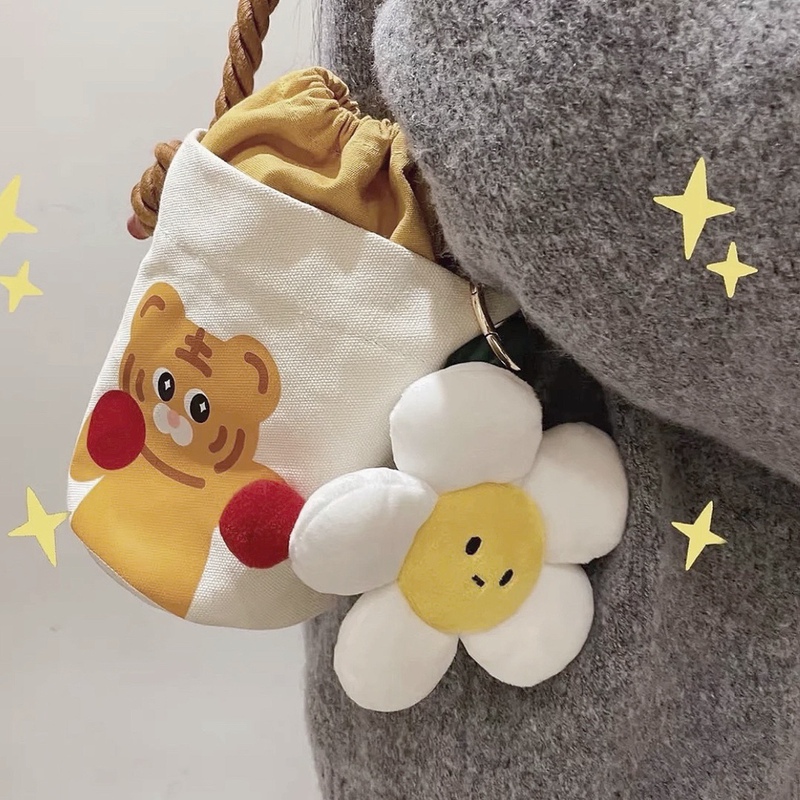 Cute Plush Smiling Sunflower Pendant, Super Adorable Fried Egg Flower Backpack Keychain Accessory, Versatile Decoration