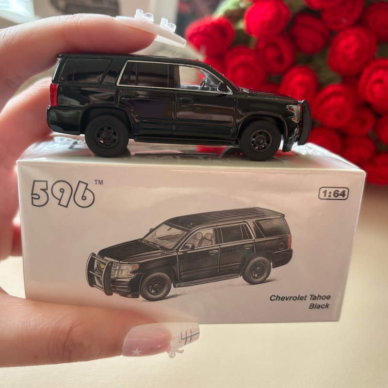 596 Model 1:64 Chevrolet 2015 Tahoe Off-Road Alloy Police Car Model