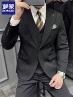 Черный костюм, штаны, рубашка, ремень, галстук