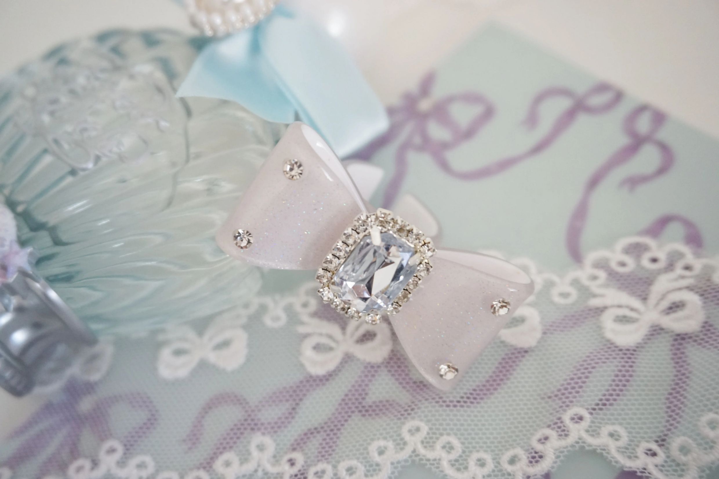 【 Three free shipping 】 Original design gemstone Stick drill Plastic sheet bow Ring Lolita Small things