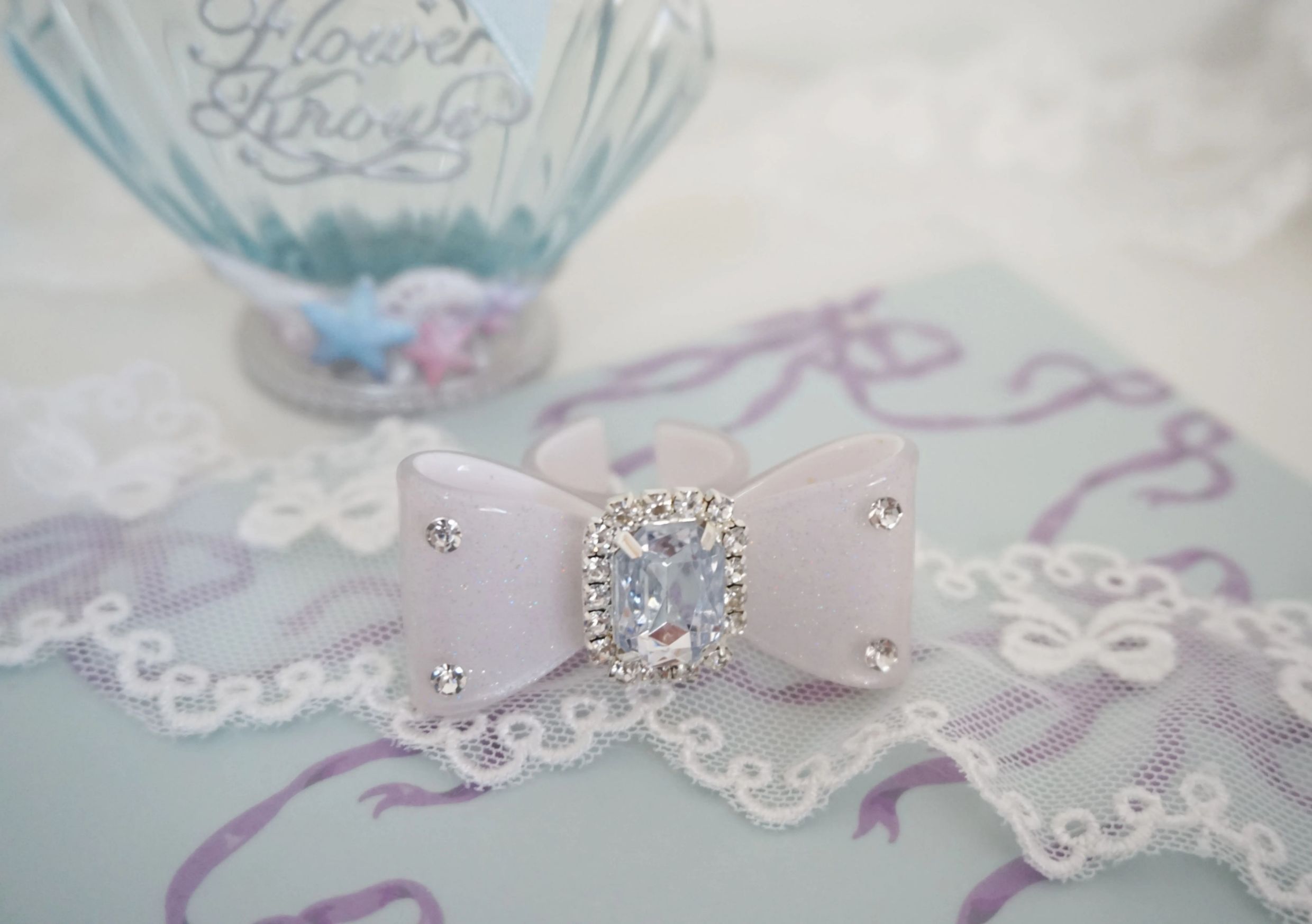 【 Three free shipping 】 Original design gemstone Stick drill Plastic sheet bow Ring Lolita Small things