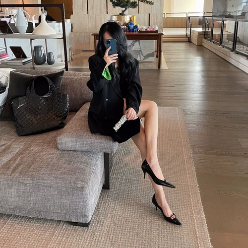 Park Caiying Rose То же самое черный патентный кожа высокие каблуки 2025 Новая королевская сестра Алмаз Бак -Бак