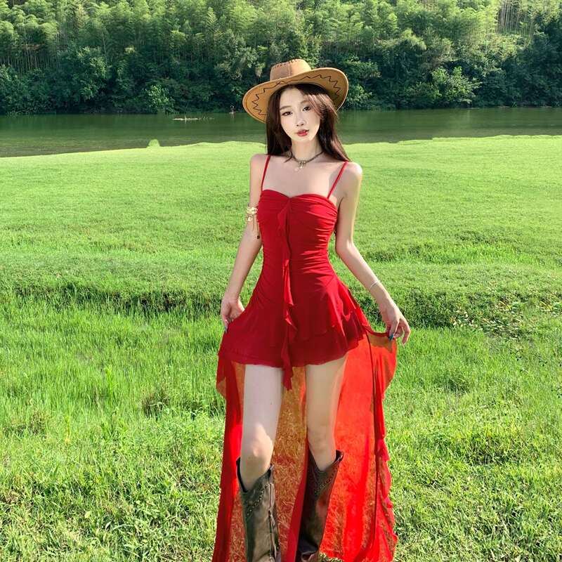 Xinjiang Grassland Desert and Western Sichuan Travel Outfit: Red Ruffled Front-Short-Back-Long Trailing Waist-Cinching Strap Dress Xinjiang Grassland Desert and Western Sichuan Travel Outfit: Red Ruffled Front-Short-Back-Long Trailing Waist-Cinching Strap Dress
