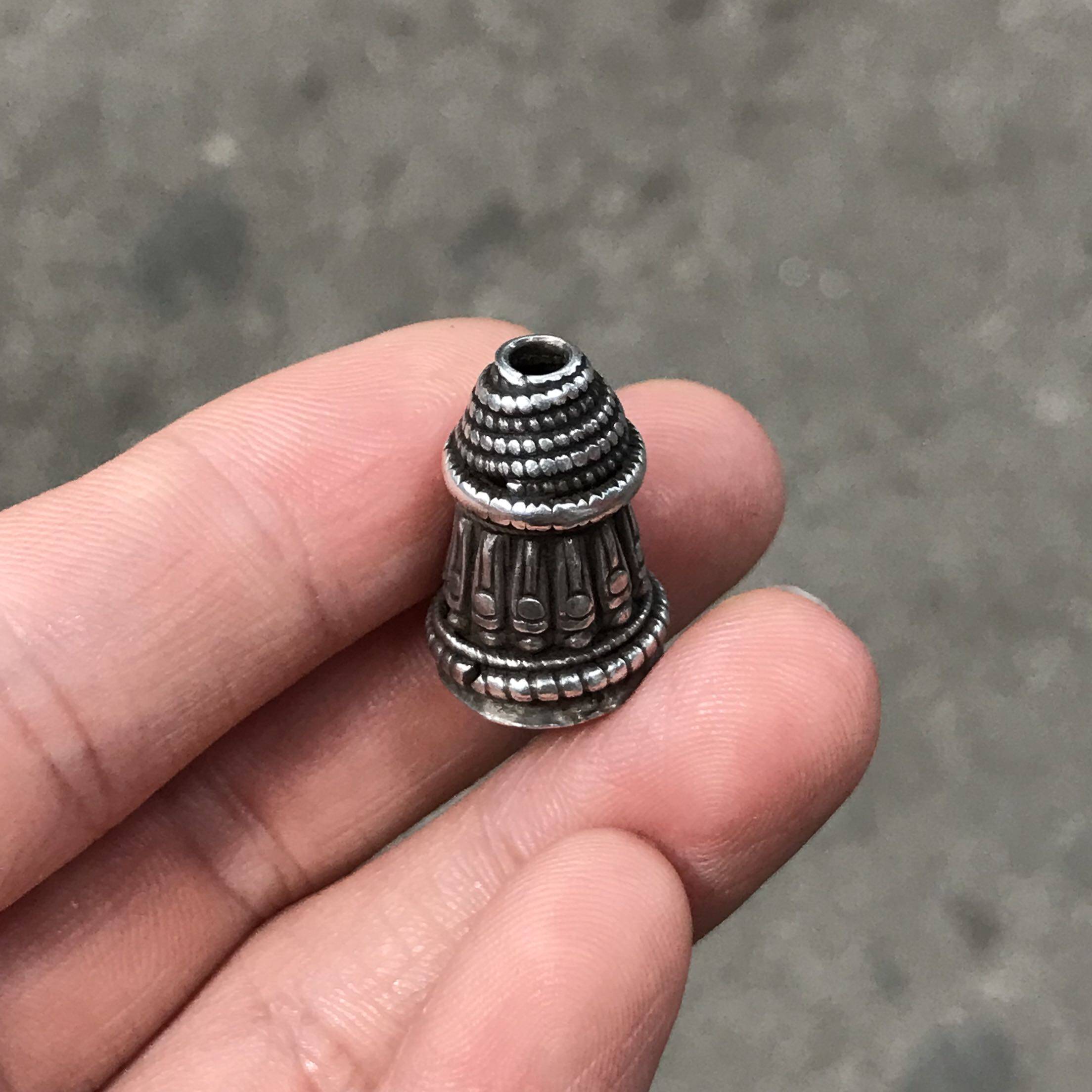 Clear early old snowflake silver Buddha tower diameter about 1 4cm pairs of holes approx. 2 0cm