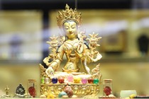 Nepal gilt white mother height about 30cm Width about 16cm Owner please