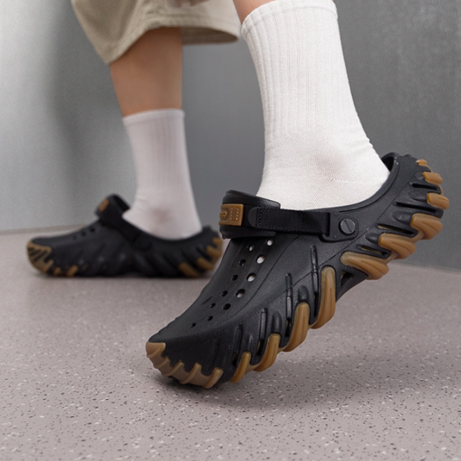 Crocs Genuine New Summer Fashion Sports Versatile Beach Clogs for Men and Women 211675