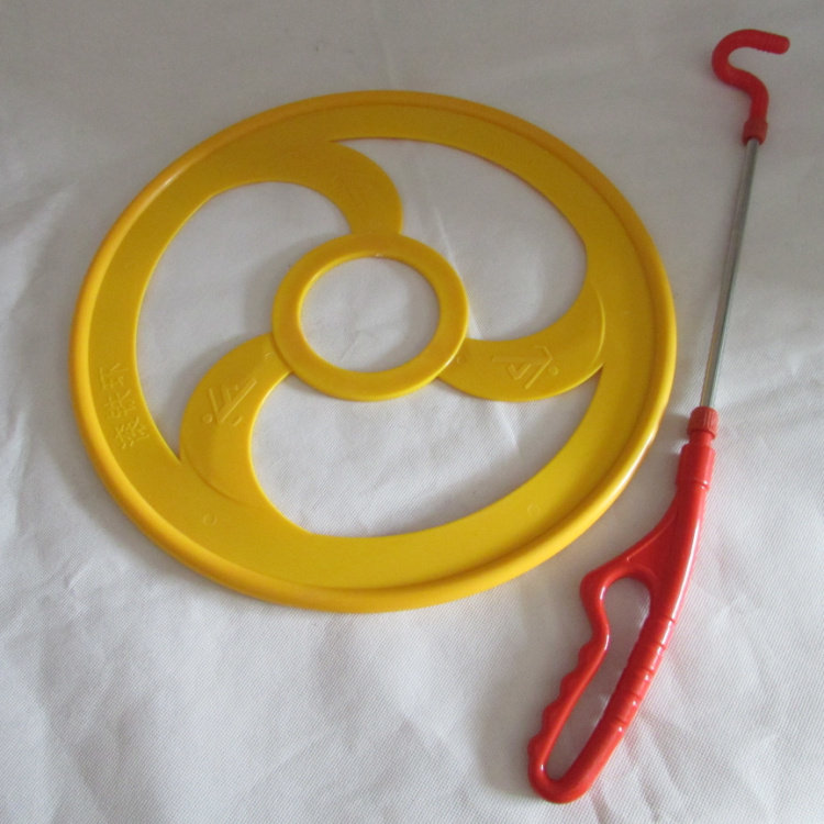 Катание обруча 滚铁环儿童玩具推铁环 塑料风火轮幼儿园玩具健身户外玩具风火轮