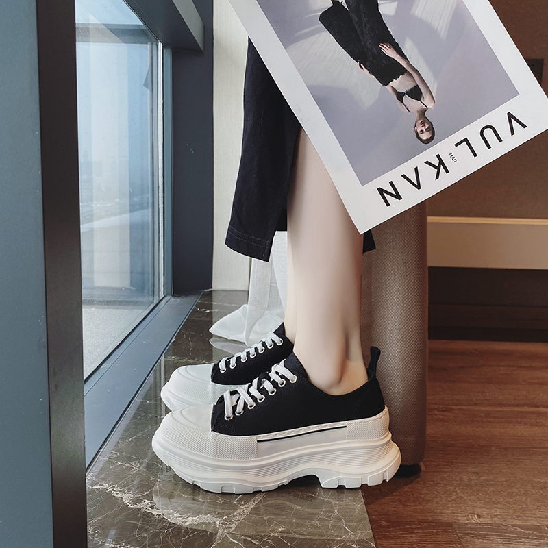 Plus-Size Women's Shoes Size 41-43, Wide Feet, Chunky Mcqueen Canvas Shoes, Thick-Soled Height-Increasing White Sneakers, Sports Casual Platform Shoes
