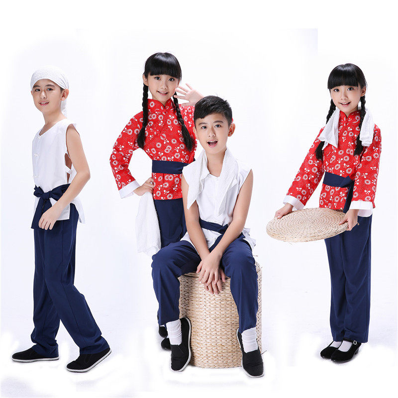 61 children's village aunt shows up to the common man to perform the male and female villagers' red play dress Aqing sister-in-law Wang Xiaoji