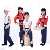 61 childrens village aunt shows up to the common man to perform the male and female villagers red play dress Aqing sister-in-law Wang Xiaoji