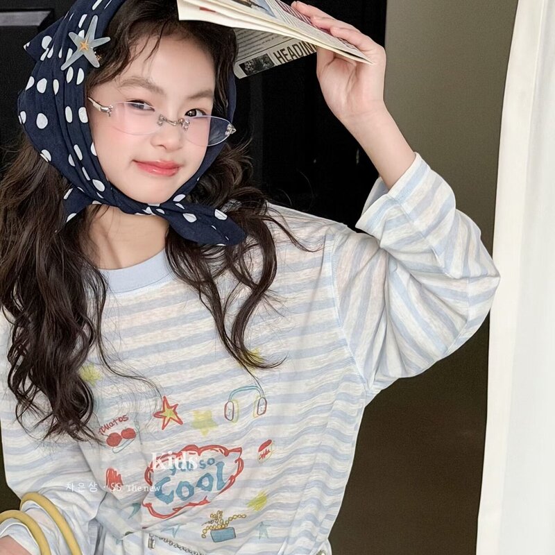 Korean-Style Magazine-Style Light Blue Striped T-Shirt, Refreshing and Breathable Long-Sleeve Flared Long Skirt, Super Eye-Catching for Shopping, Outings, and Commuting