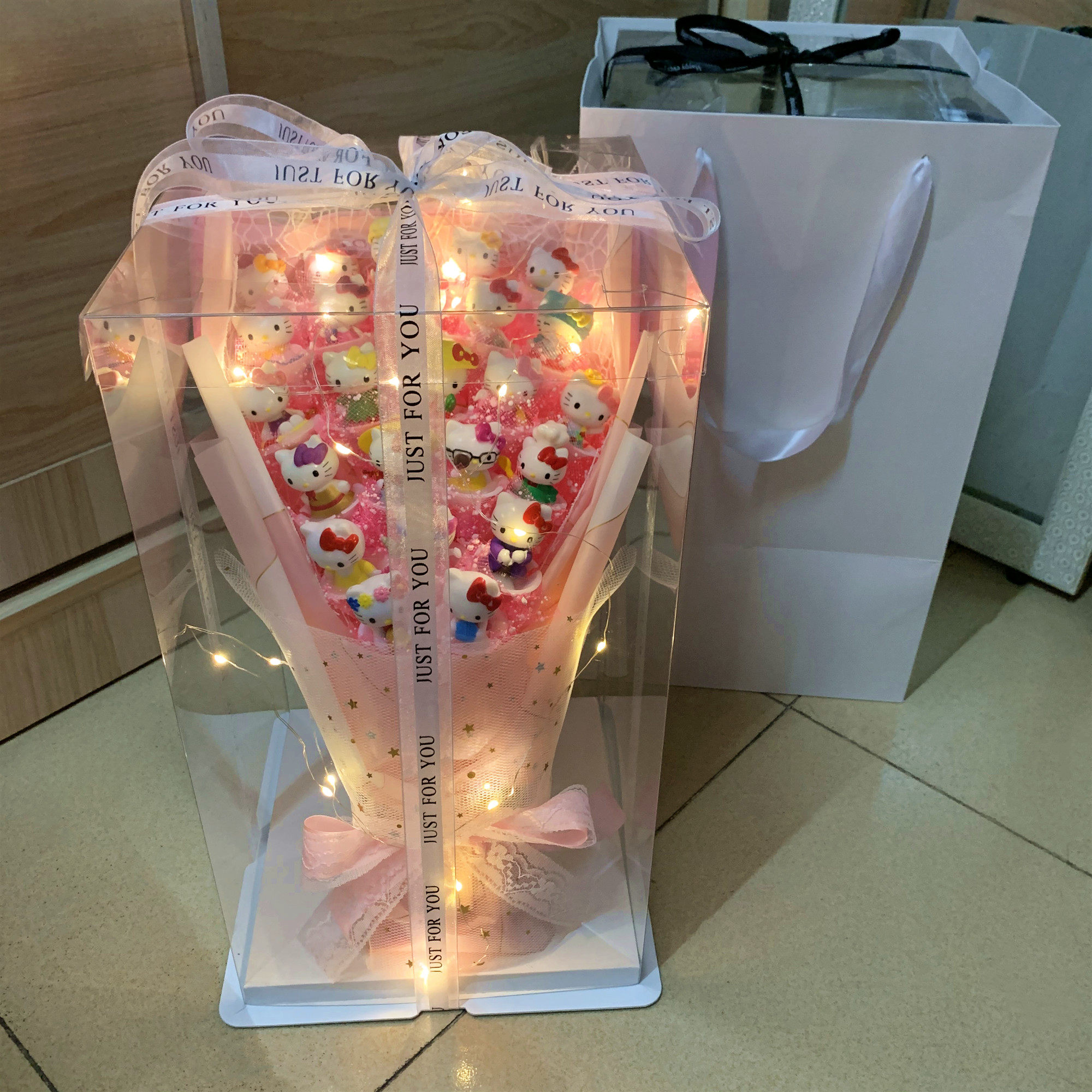 Hello Kitty cartoon bouquet KT model creative birthday present to girlfriend Bestie graduation Valentine's Day