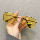 Мужские трендовые квадратные черные очки на солнечной энергии