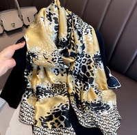 Светло -серый цвет леопардового цвета