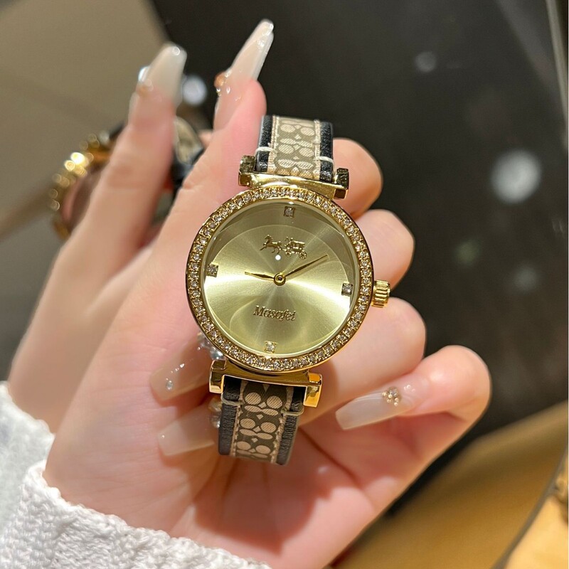 Trendy Brand New Fashion Small Gold Watch Classic Old-Style Two-Hand Diamond Bezel Exquisite Quartz Watch Gift for Friends with High-End Gift Box Trendy Brand New Fashion Small Gold Watch Classic Old-Style Two-Hand Diamond Bezel Exquisite Quartz Watch Gift for Friends with High-End Gift Box