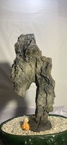 The stone is 48 cm high and 20 cm wide. It has 0 and 6 slots.