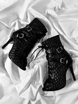 The same GAGABAE original design high-heeled shoes specially designed for jazz dance.