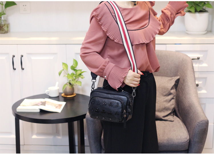 Túi xách mới 2019 Túi xách nữ xu hướng thời trang Hàn Quốc đinh tán túi nhỏ bình thường đeo vai da hoang dã - Túi xách nữ túi đeo chéo nữ đi học