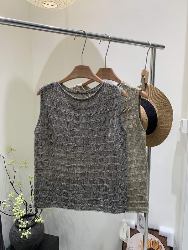 2026 Summer Style 91019 Gray Floral Knitwear Round Neck Sleeveless Vest Pullover Sweater for Women Korean Style Mustard Green 2026 Summer Style 91019 Gray Floral Knitwear Round Neck Sleeveless Vest Pullover Sweater for Women Korean Style Mustard Green