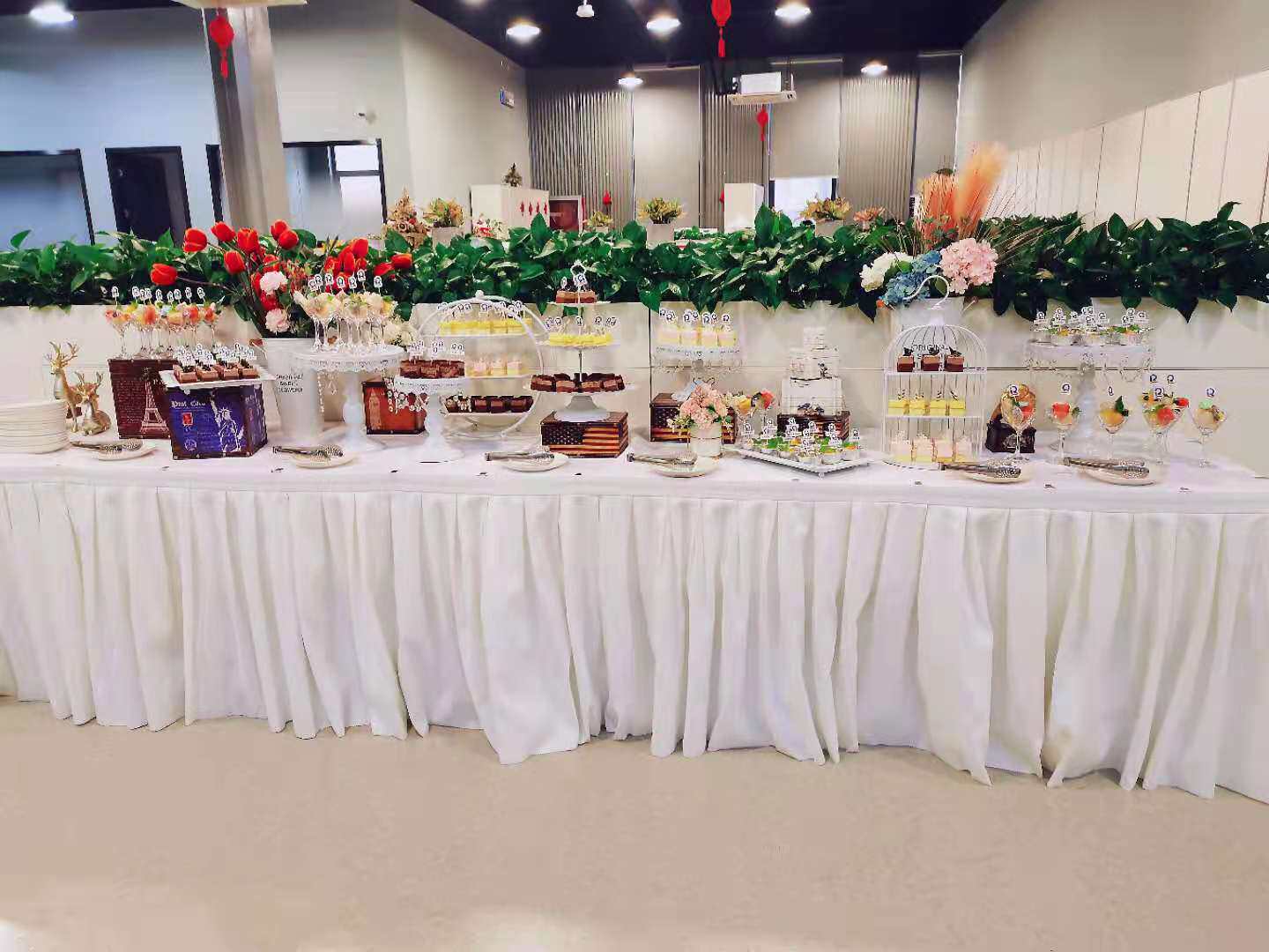 Cold meal party table dessert custom birthday dessert table wedding dessert table door-to-door buffet barbecue