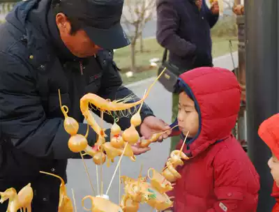 Intangible cultural heritage old Beijing folk show sugar blowing people warm-up activities hot scheduled DIY