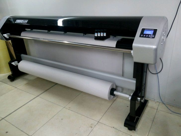 Four nozzles high-speed clothing CAD inkjet plotter to send clothing plate-making software with super discharge can be returned