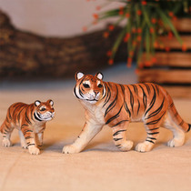 Solid wood hand-carved animal tiger wood carving pendulum piece log decoration small pieces of handicraft