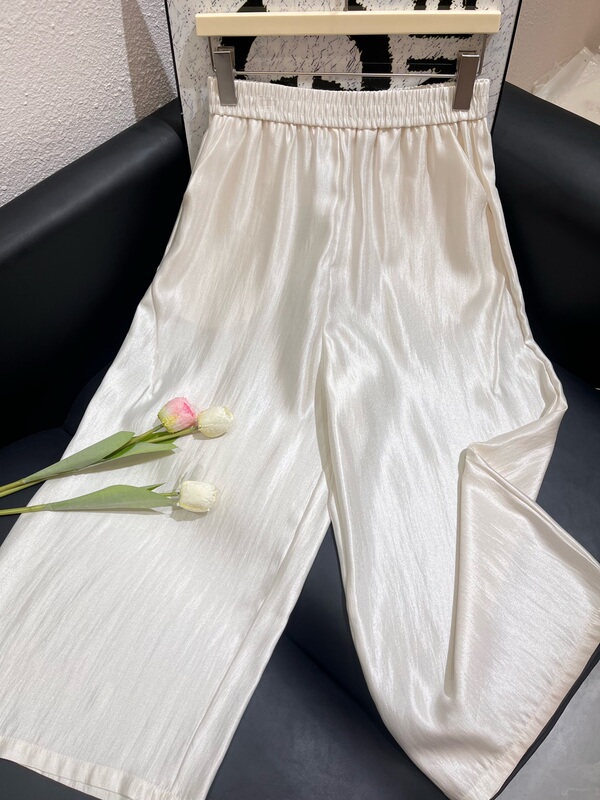 Contains Silk, High-End Color, Looks Great on the Body, a Pair of White Pants That Are Flowy and Have Strong Drape, Nine-Point Wide-Leg Pants for Women Contains Silk, High-End Color, Looks Great on the Body, a Pair of White Pants That Are Flowy and Have Strong Drape, Nine-Point Wide-Leg Pants for Women