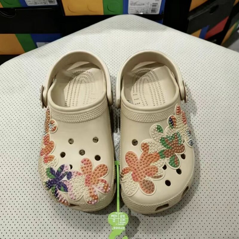 Crocs Classic Summer Appliqué Clog Shoes Summer New Beach Lightweight Slippers 213237
