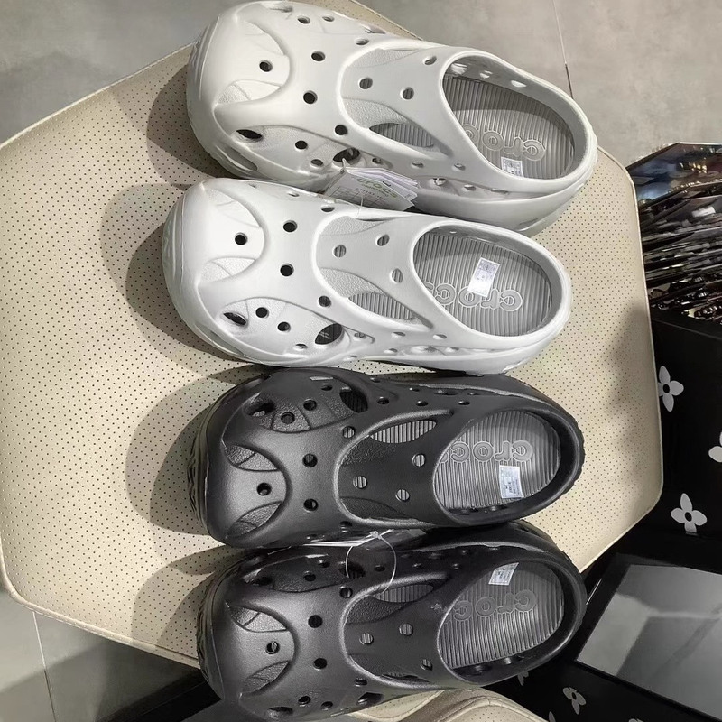 Crocs Summer Women's Coral Thick-Soled Hollow-Out Clogs Outdoor Beach Sandals 211141