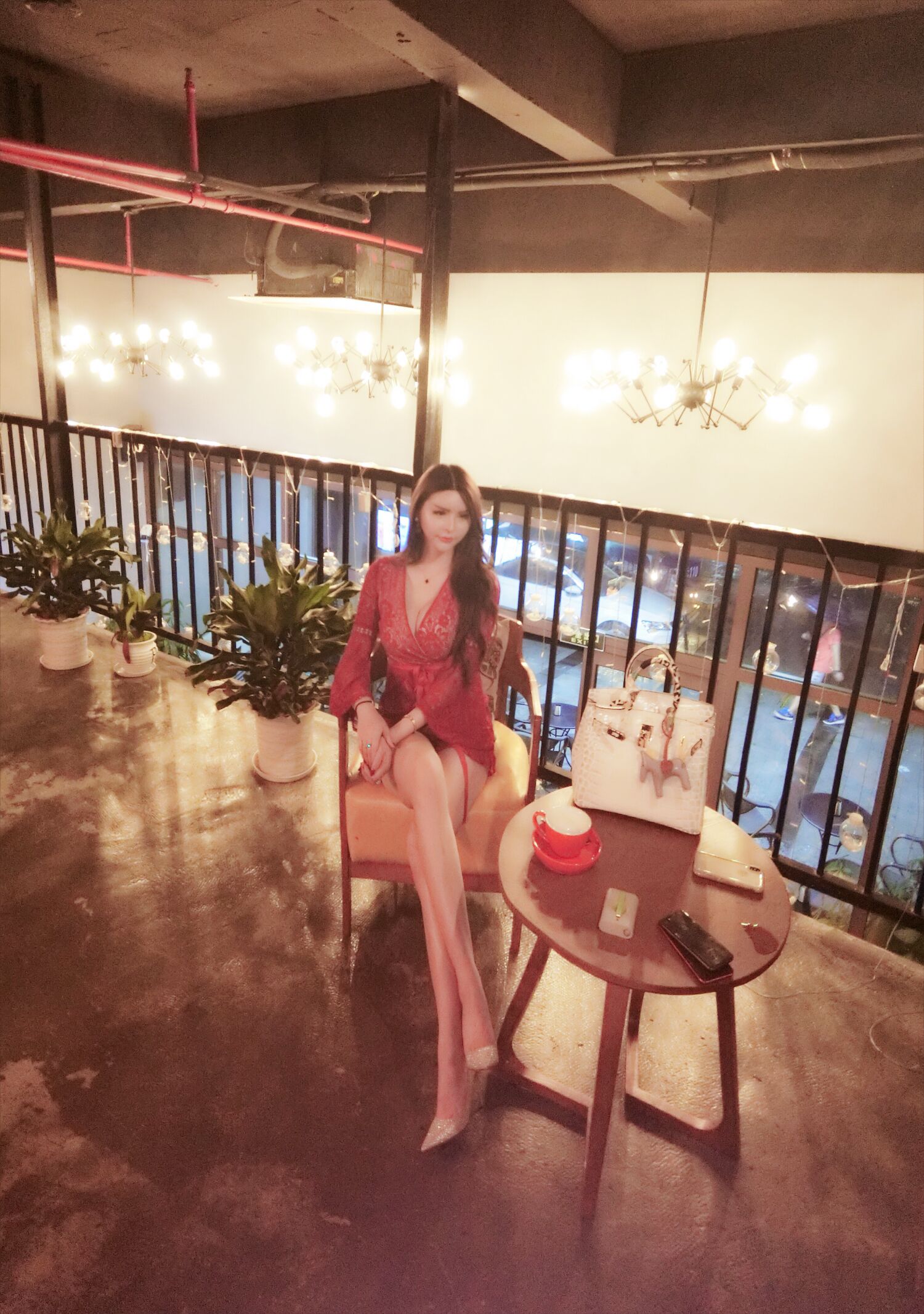 Sexy v-cổ cao eo thon dây váy váy không tay kèn tay áo thấp ren ren mùa xuân đỏ 	váy đan dây eo	