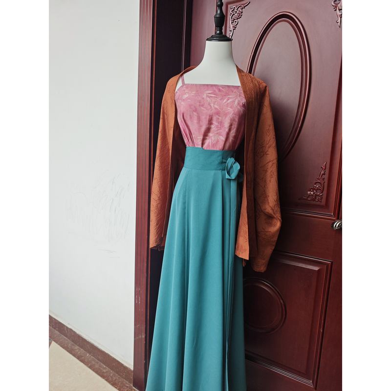 【Qingbi】Yunxi Spinning Skirt with Pleats, Free-Spirited Travel, Brown Apricot Color Double-Breasted Shirt, Pink Flat-Necked Suspender Set, Hanfu