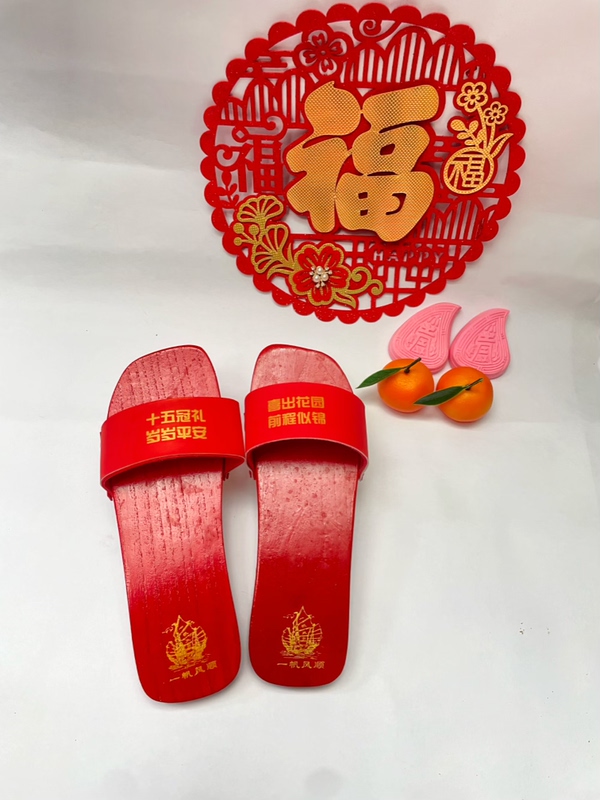 Red Shoes for Coming-Of-Age Ceremony, Traditional Red Wooden Clogs for Adults, Traditional Red Wooden Clogs for 15-Year-Old Coming-Of-Age Ceremony, Old-Fashioned Red Shoes